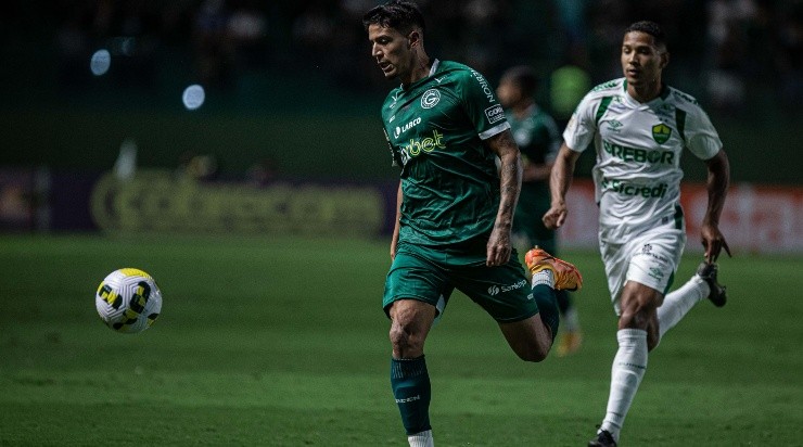 Isabela Azine/AGIF - Caetano em ação pelo Goiás. 