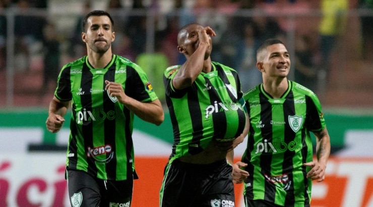 Foto: Fernando Moreno/AGIF - Juninho marcou o gol da vitória contra o Corinthians.