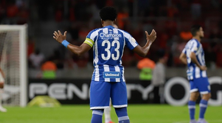 Foto: Maxi Franzoi/AGIF - Bruno alterna entre reserva e titular no Avaí.