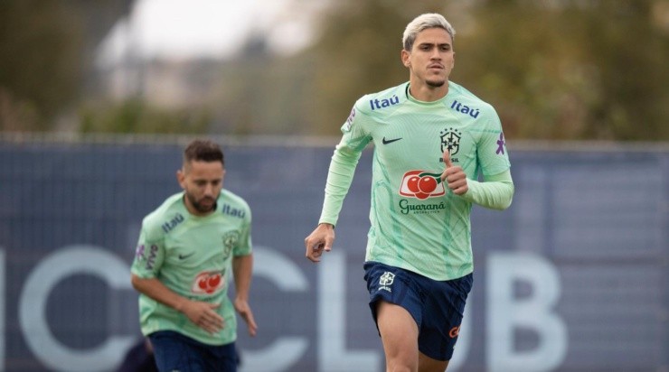 Foto: Lucas Figueiredo/CBF - Pedro e Éverton em treino da Seleção. Foto: Lucas Figueiredo/CBF - Pedro e Éverton em treino da Seleção.