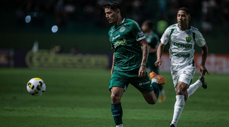 Isabela Azine/AGIF - Caetano em ação pelo Goiás. Isabela Azine/AGIF - Caetano em ação pelo Goiás.