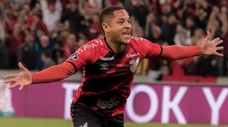 Foto: Robson Mafra/AGIF - Vitor Roque é uma das grandes joias do futebol brasileiro.