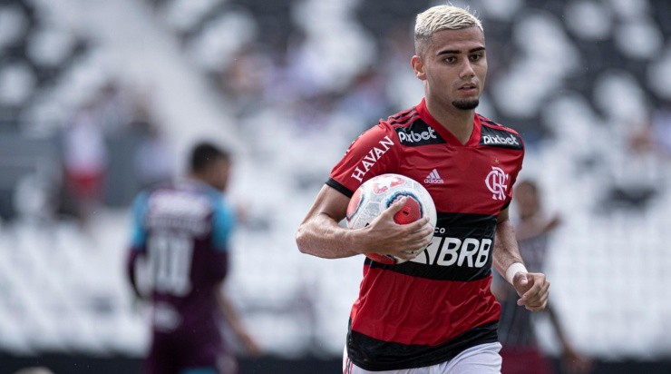 Foto: Jorge Rodrigues/AGIF - O meia retornou para o futebol inglês após rápida passagem pelo clube carioca