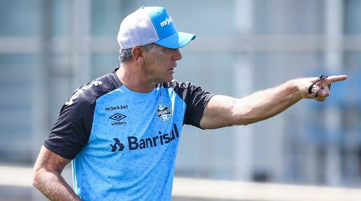 FOTO: LUCAS UEBEL/GREMIO FBPA - Renato não aliviou para Tiago Nunes e César. FOTO: LUCAS UEBEL/GREMIO FBPA - Renato não aliviou para Tiago Nunes e César.