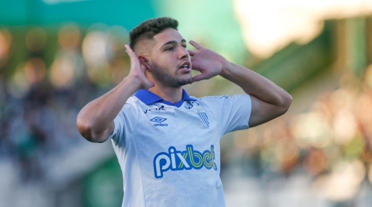 Foto: Luiz Erbes/AGIF - Bissoli: atacante vive grande fase no Avaí