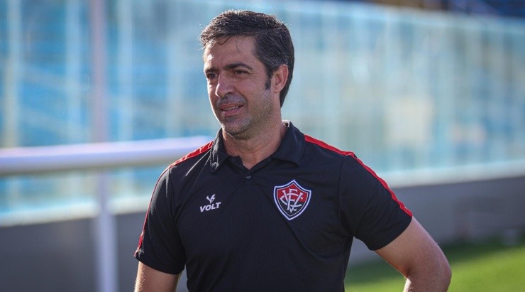 Foto: Lucas Emanuel/AGIF - Burse perdeu apenas um jogo no comando do Vitória. Foto: Lucas Emanuel/AGIF - Burse perdeu apenas um jogo no comando do Vitória.