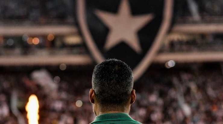 Foto: Thiago Ribeiro/AGIF - Jair Ventura no primeiro turno, no Estádio Nilson Santos.