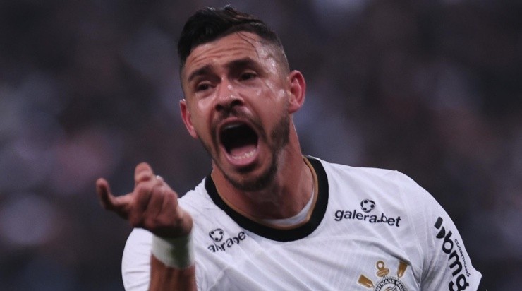 Foto: Ettore Chiereguini/AGIF - Giuliano também está pendurado.