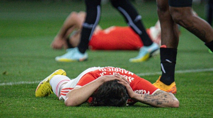 Foto: Maxi Franzoni/AGIF - Maurício lamentando chance clara perdida.