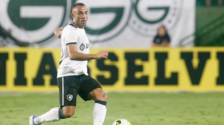 Foto: Vitor Silva/Botafogo/Divulgação - Marçal: lateral recebeu cartão amarelo por motivo inusitado