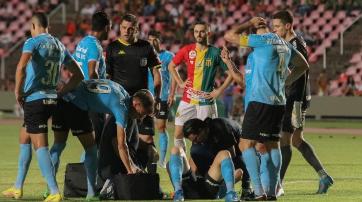 Foto: Ronald Felipe/AGIF - Grêmio foi derrotado mais uma vez longe de casa.
