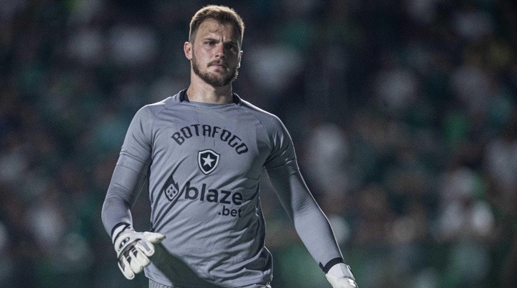 Foto: Heber Gomes/AGIF - Perri foi titular contra o Goiás.