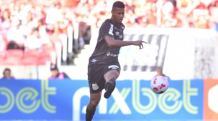 Foto: Ivan Storti/Santos FC/Divulgação - Ed Carlos: jovem estreou profissionalmente no final de semana