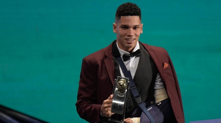 Foto: Thiago Ribeiro/AGIF - Paulinho não quer permanecer na Alemanha.