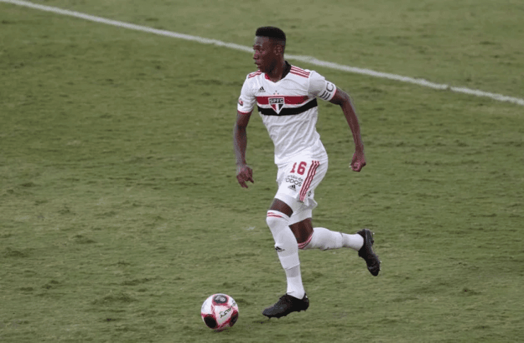 Léo tem contrato com o São Paulo até 2024 (Foto: Rubens Chiri/São Paulo FC)