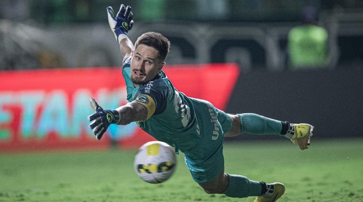 Foto: Heber Gomes/AGIF - Tadeu pode parar em Porto Alegre.