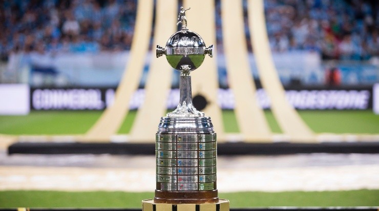 Foto: Jeferson Guareze/AGIF - Troféu da principal competição de clubes do continente.