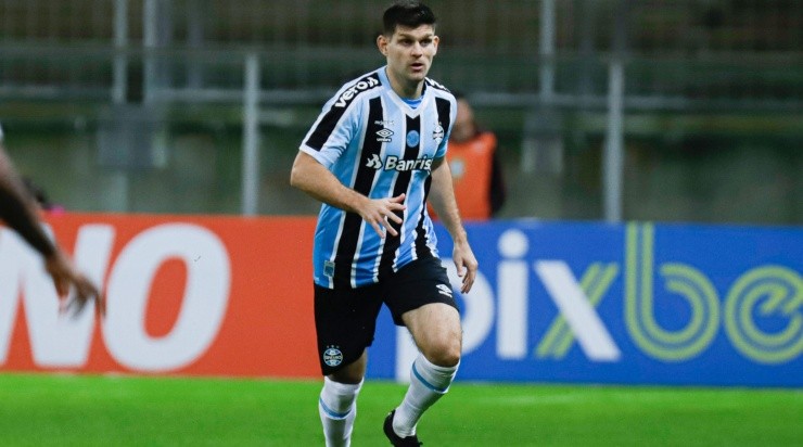 Foto: Maxi Franzoi/AGIF - O zagueiro deseja permanecer no Tricolor