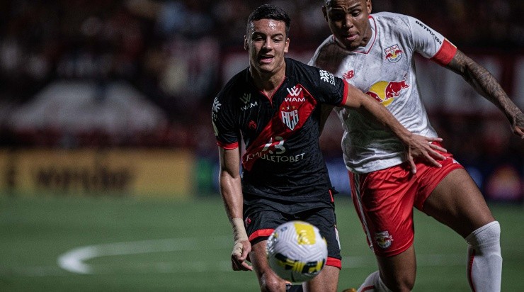 Foto: Isabela Azine/AGIF - Ricardinho: atacante perdeu espaço no Atlético-GO