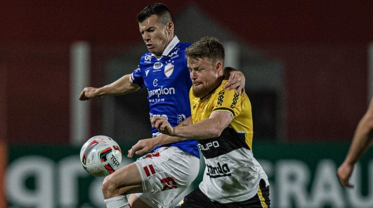 Foto:  Heber Gomes/AGIF - Criciúma perdeu uma invencibilidade de quase 2 meses na rodada passada.