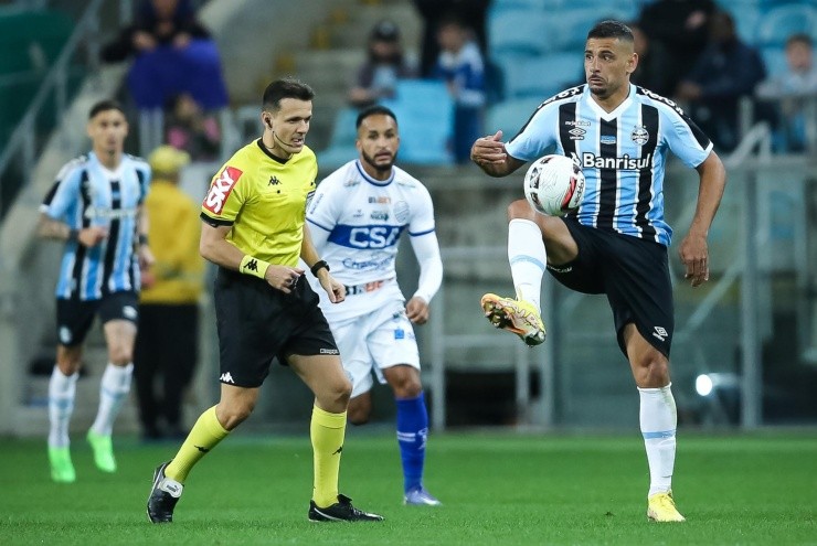 Pedro H. Tesch/AGIF -Diego Souza jogador do Grêmio durante partida contra o CSA