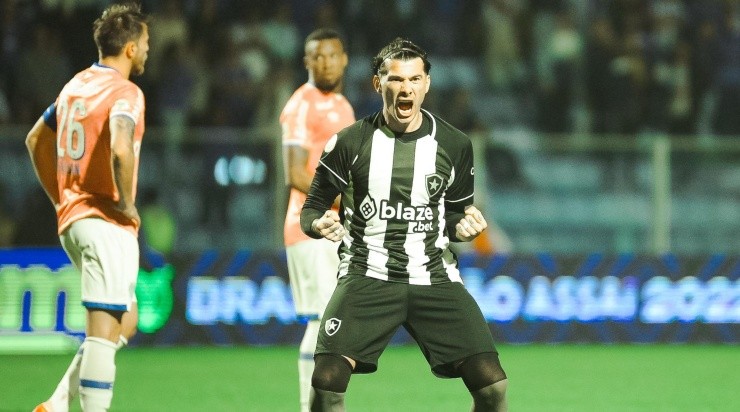 Foto:  R.Pierre/AGIF - Botafogo venceu o Avaí por 2 a 1 nesta quinta-feira (6).