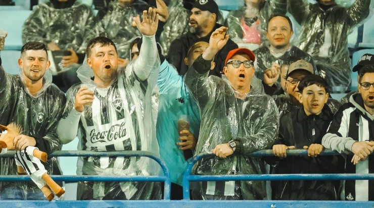 Foto: R.Pierre/AGIF - Torcida comemorando vitória em Santa Catarina.