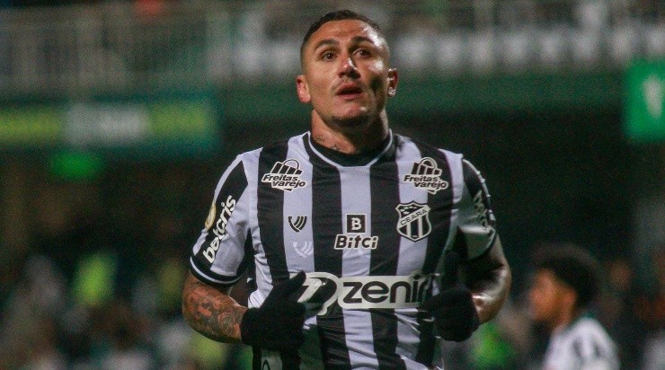  Gabriel Machado/AGIF - Vina deve deixar o Ceará. 