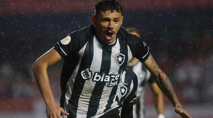 Foto: Vitor Silva/Botafogo/Divulgação - Tiquinho Soares: atacante vive grande fase no Glorioso