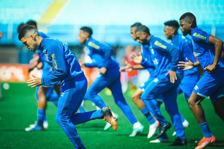 R.Pierre/AGIF – Jogadores do Avaí no aquecimento