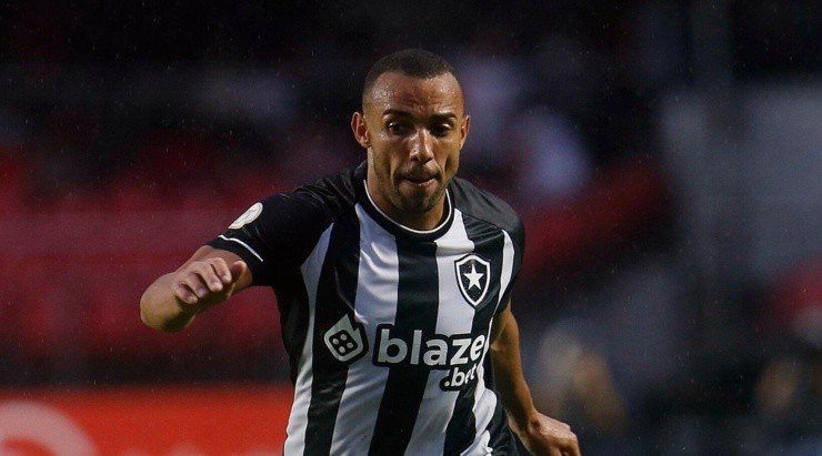 Foto: Vitor Silva/Botafogo/Divulgação - Marçal: defensor se manifestou sobre o problema do companheiro Foto: Vitor Silva/Botafogo/Divulgação - Marçal: defensor se manifestou sobre o problema do companheiro