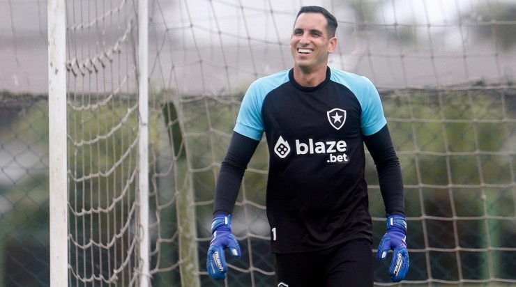 Foto: Vitor Silva/Botafogo/Divulgação - O goleiro paraguaio já indicou que deseja permanecer no Glorioso