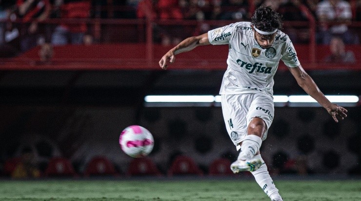 Foto: Isabela Azine/AGIF - Scarpa em ação contra o Atlético-GO.