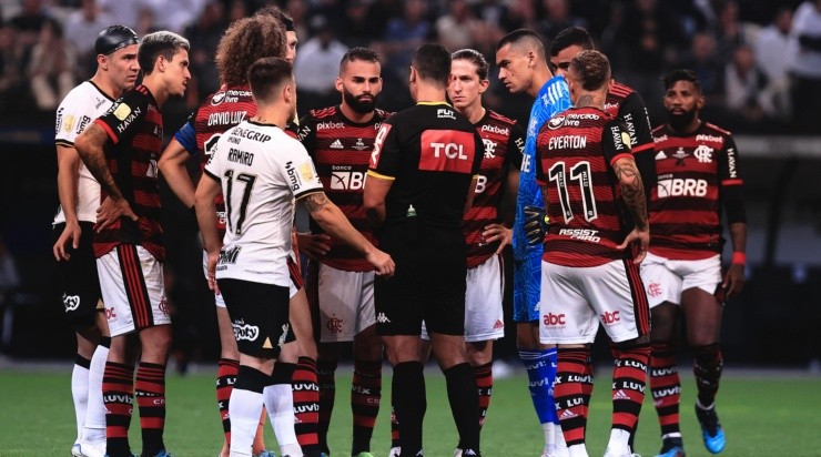 Foto: Ettore Chiereguini/AGIF - Árbitro acabou gerando polêmicas.