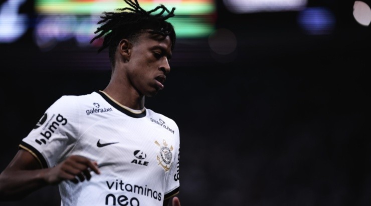 Foto: Ettore Chiereguini/AGIF - Robson Bambu: zagueiro será devolvido após empréstimo Foto: Ettore Chiereguini/AGIF - Robson Bambu: zagueiro será devolvido após empréstimo