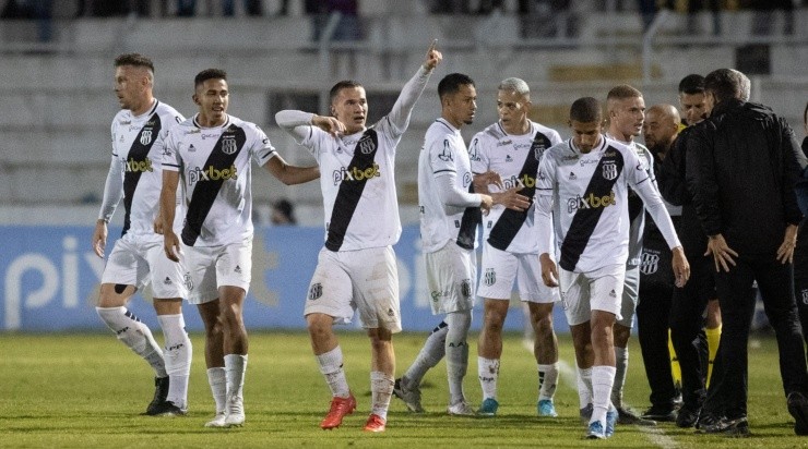 Foto: Diogo Reis/AGIF - Ponte já conseguiu reação importante na tabela.
