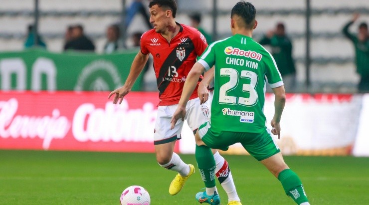 Foto: Luiz Erbes/AGIF - Wellington Rato marcou o único gol do Dragão na partida