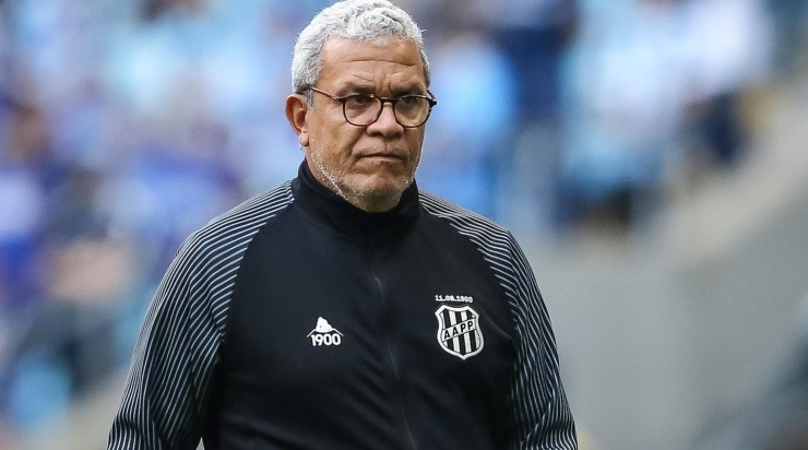 Foto: Pedro H. Tesch/AGIF - Hélio dos Anjos alcançou o objetivo de manter a Macaca na Série B