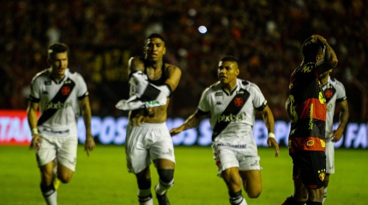 Raniel gez o gol de empate do Vasco diante do Sport, na Ilha do Retiro. Foto:Paulo Sérgio Souza Xavier/AGIF