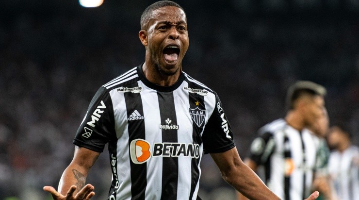 Foto: Alessandra Torres/AGIF - O empresário negou a saída do atacante para o Flu Foto: Alessandra Torres/AGIF - O empresário negou a saída do atacante para o Flu