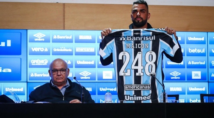 Foto: Lucas Uebel/Grêmio/Divulgação - Maicon: volante deixou o Grêmio antes da queda ser confirmada