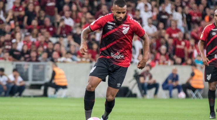 Foto: Robson Mafra/AGIF - Alex Santana: volante pode ser titular na final da Libertadores