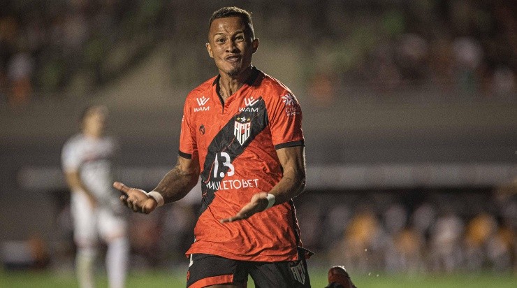 Isabela Azine/AGIF - Léo Pereira em partida contra o SPFC. 