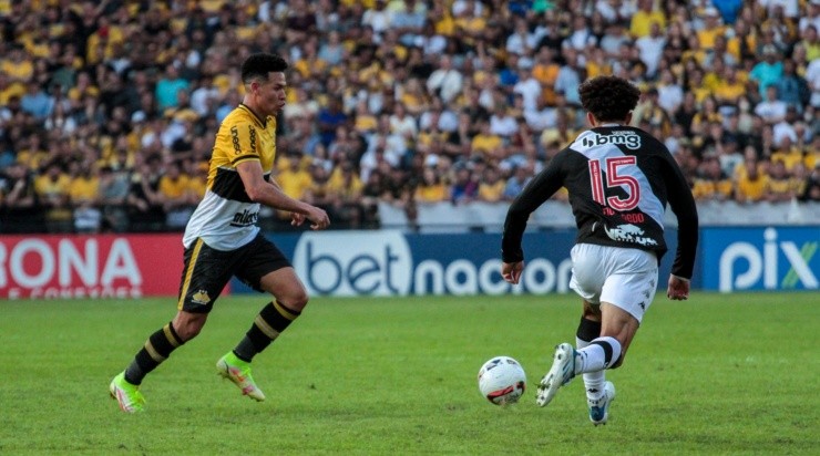Foto: Lucas Sabino/AGIF - Vasco venceu a partida do primeiro turno em Santa Catarina. 