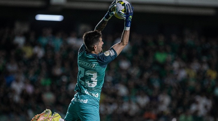 Foto: Isabela Azine/AGIF - Goleiro do Goiás crê que o Esmeraldino irá se salvar do rebaixamento