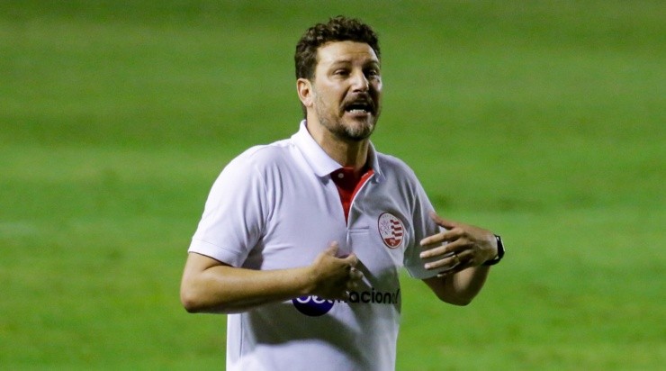 Foto: Rafael Vieira/AGIF - Elano disputou apenas seis jogos no comando do Timbu.