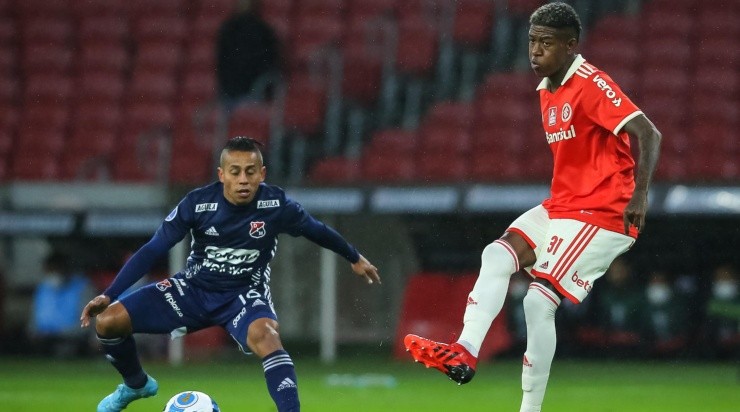 Foto: Pedro H. Tesch/AGIF - O zagueiro deseja permanecer no Inter