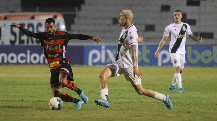 Foto: Rogério Capela/AGIF - Wallisson em ação diante do Ituano. Foto: Rogério Capela/AGIF - Wallisson em ação diante do Ituano.