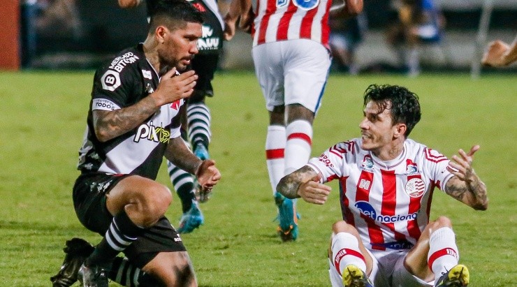 Foto: Rafael Vieira/AGIF - Jean Carlos na partida contra o Vasco, no Arruda.