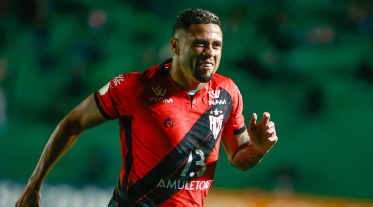 Foto: Luiz Erbes/AGIF - Wellington Rato marcou um golaço contra o Juventude. 